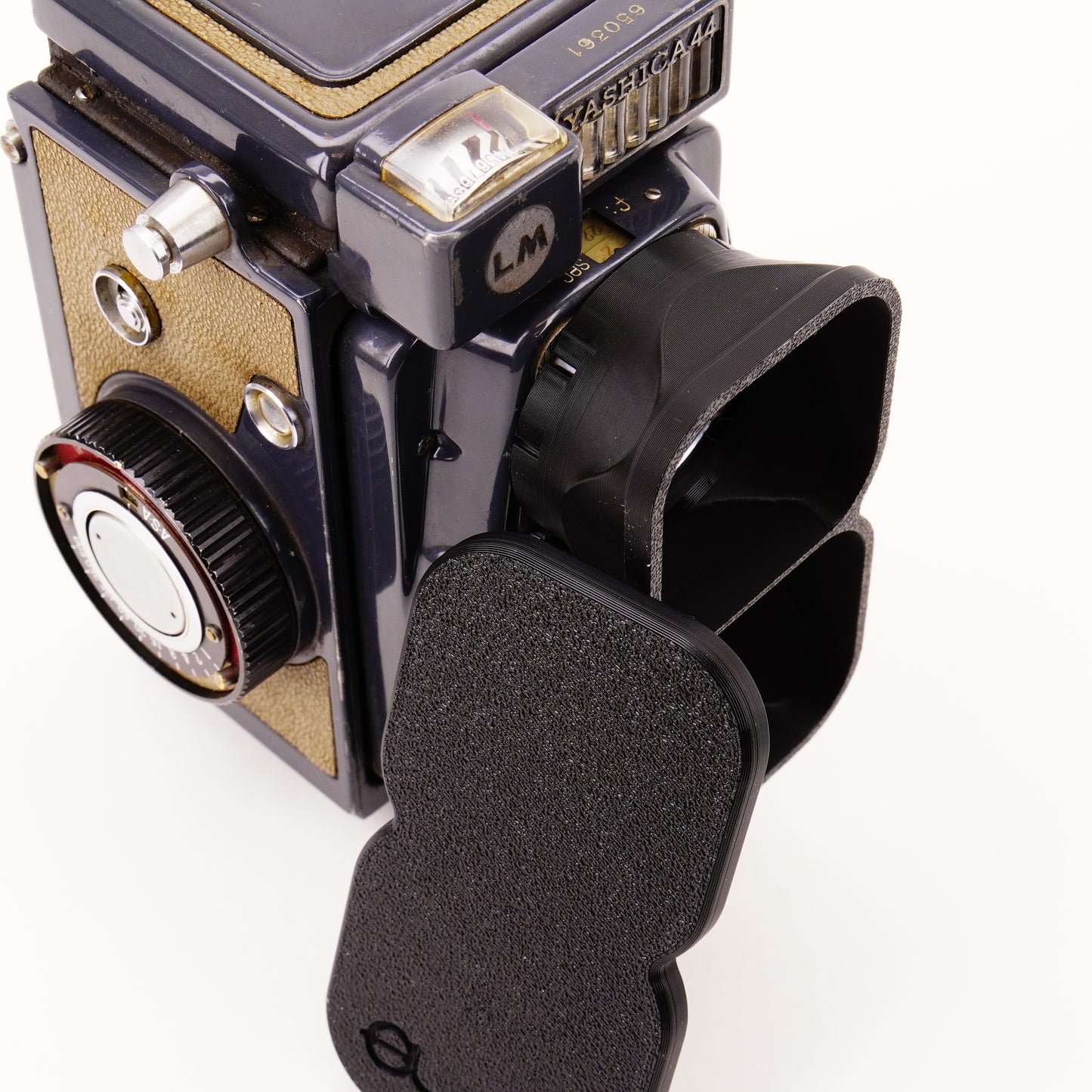 Gegenlichtblende & Deckel für Yashica 44, 44LM, 44A (Bay 1 / 28,5mm)